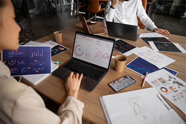 Lead generation data for solar websites shown on different devices.