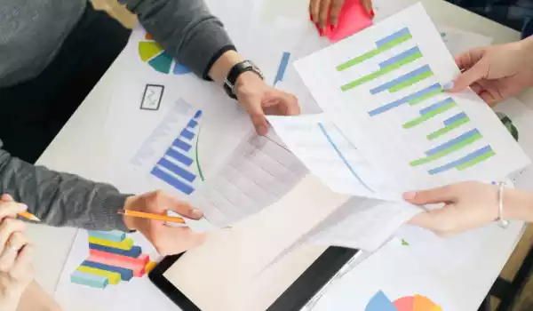 Discussion about quotation generation for solar companies.